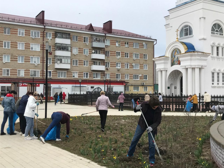 Апрель – традиционное время наведения чистоты и порядка, а субботники – добрая традиция, объединяющая коллектив.. Апрель – традиционное время наведения чистоты и порядка, а субботники – добрая традиция, объединяющая коллектив..