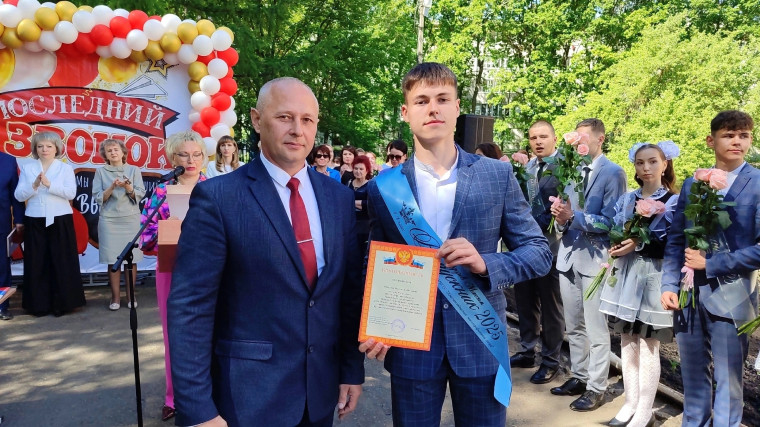 ПОСЛЕДНИЙ ЗВОНОК. ПОСЛЕДНИЙ ЗВОНОК.