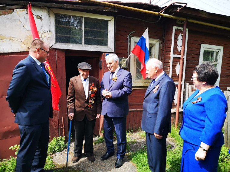 Поздравления и памятные подарки ветеранам. Поздравления и памятные подарки ветеранам.